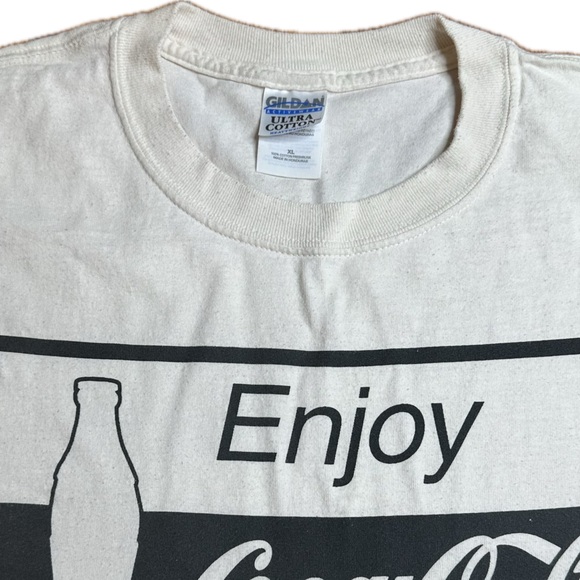 Vintage 2000s Enjoy Coca-Cola Black and White T-Shirt - Picture 2 of 8